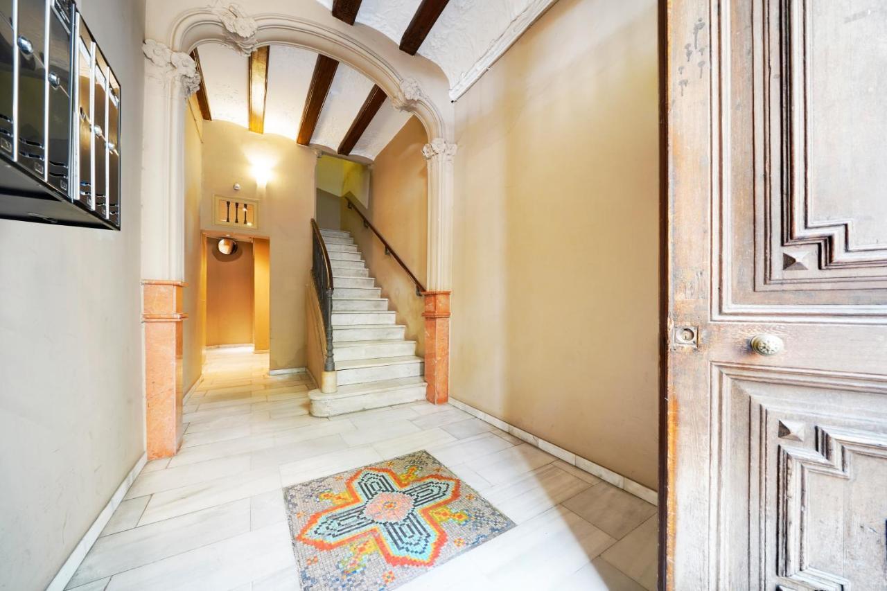 Aparthotel Numa Barcelona Roca Esterno foto