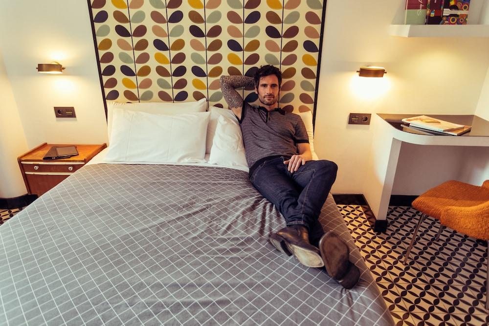 Aparthotel Numa Barcelona Roca Esterno foto